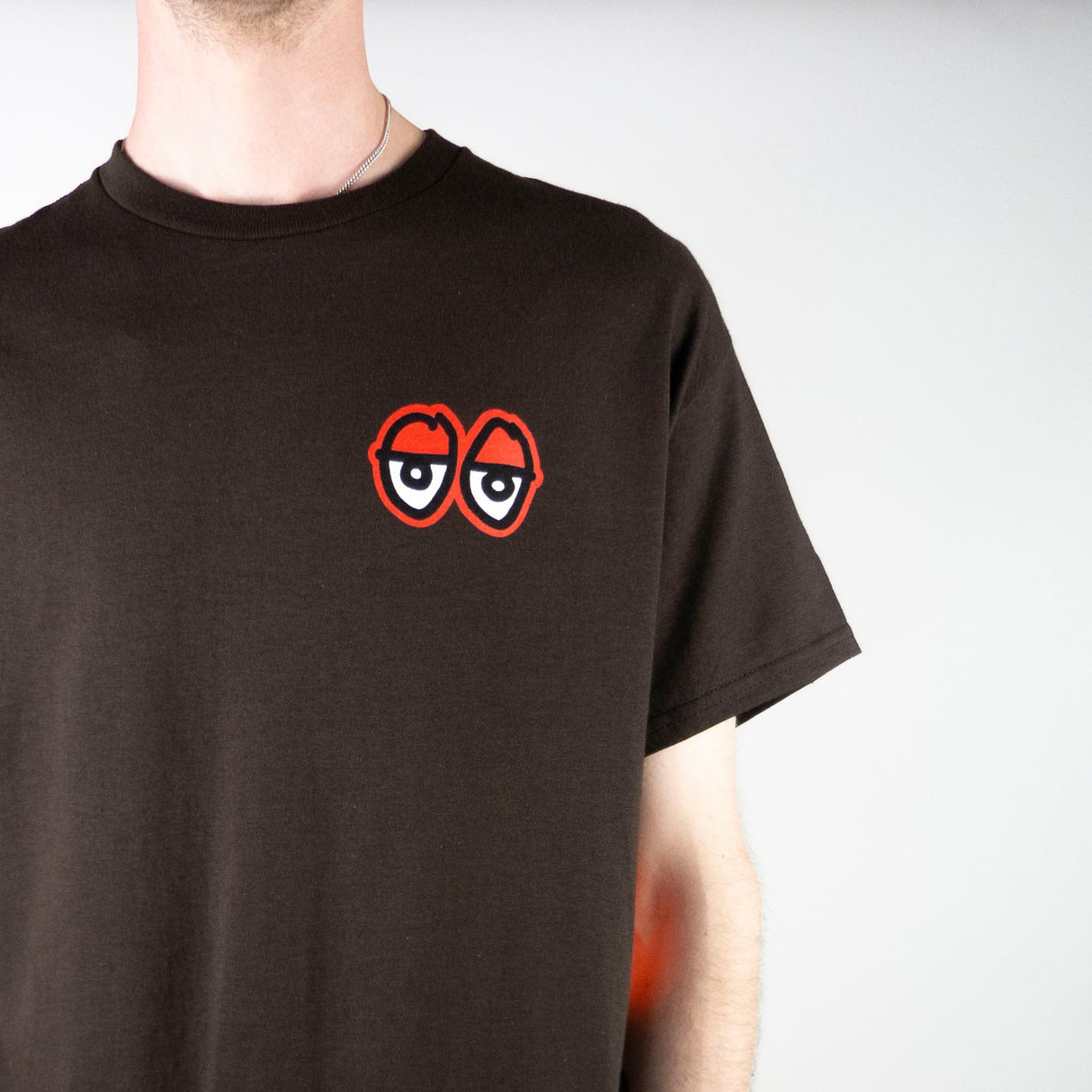 Krooked Strait Eyes T-Shirt - Dark Chocolate / Red