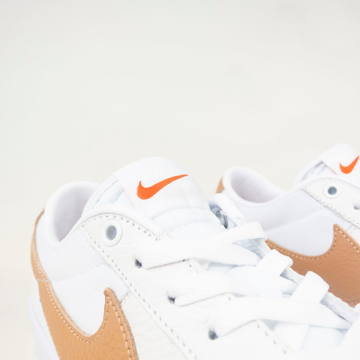 Nike SB Blazer Low GT Shoes - White / Lt Cognac-White-Lt Cognac (100)