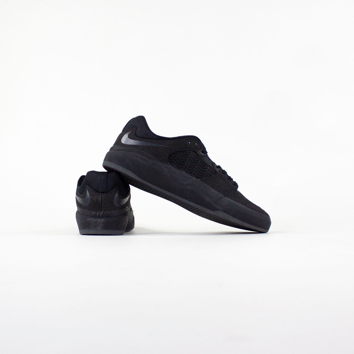 Nike SB Ishod Wair Premium Skate Shoes – Black / Black / Black / Black (001)