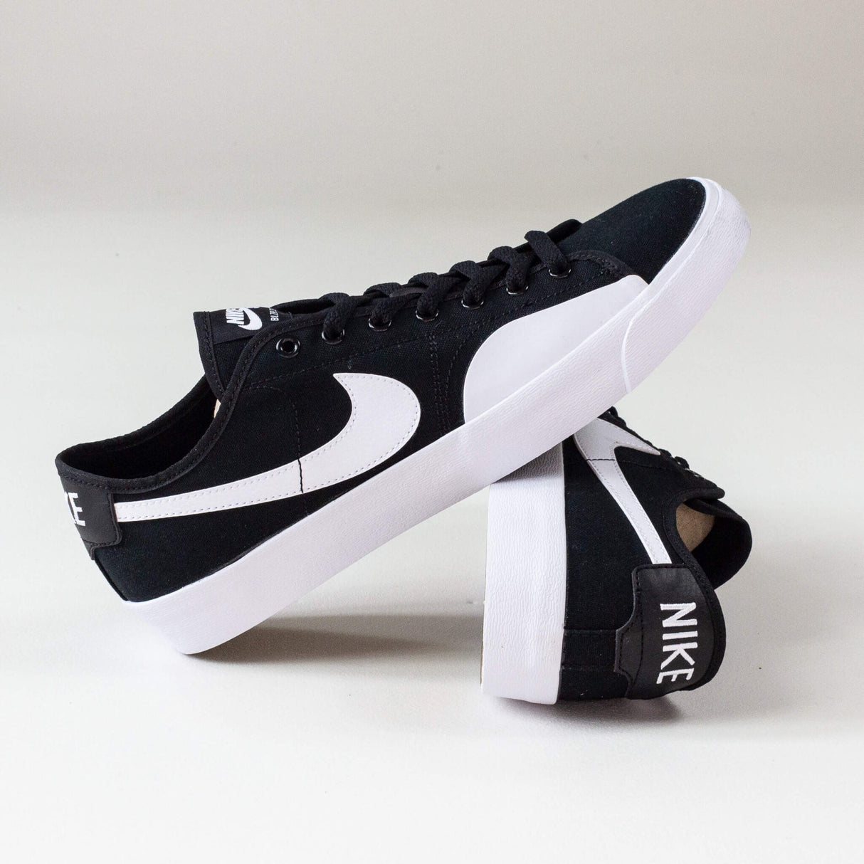 Nike SB Blazer Court Shoes- Black / White (002)