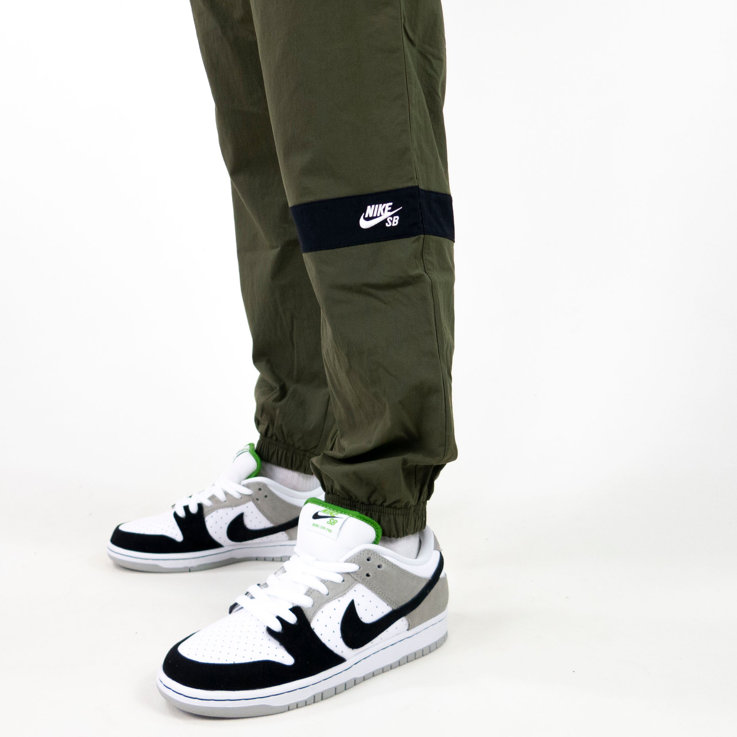 Khaki hot sale nike bottoms